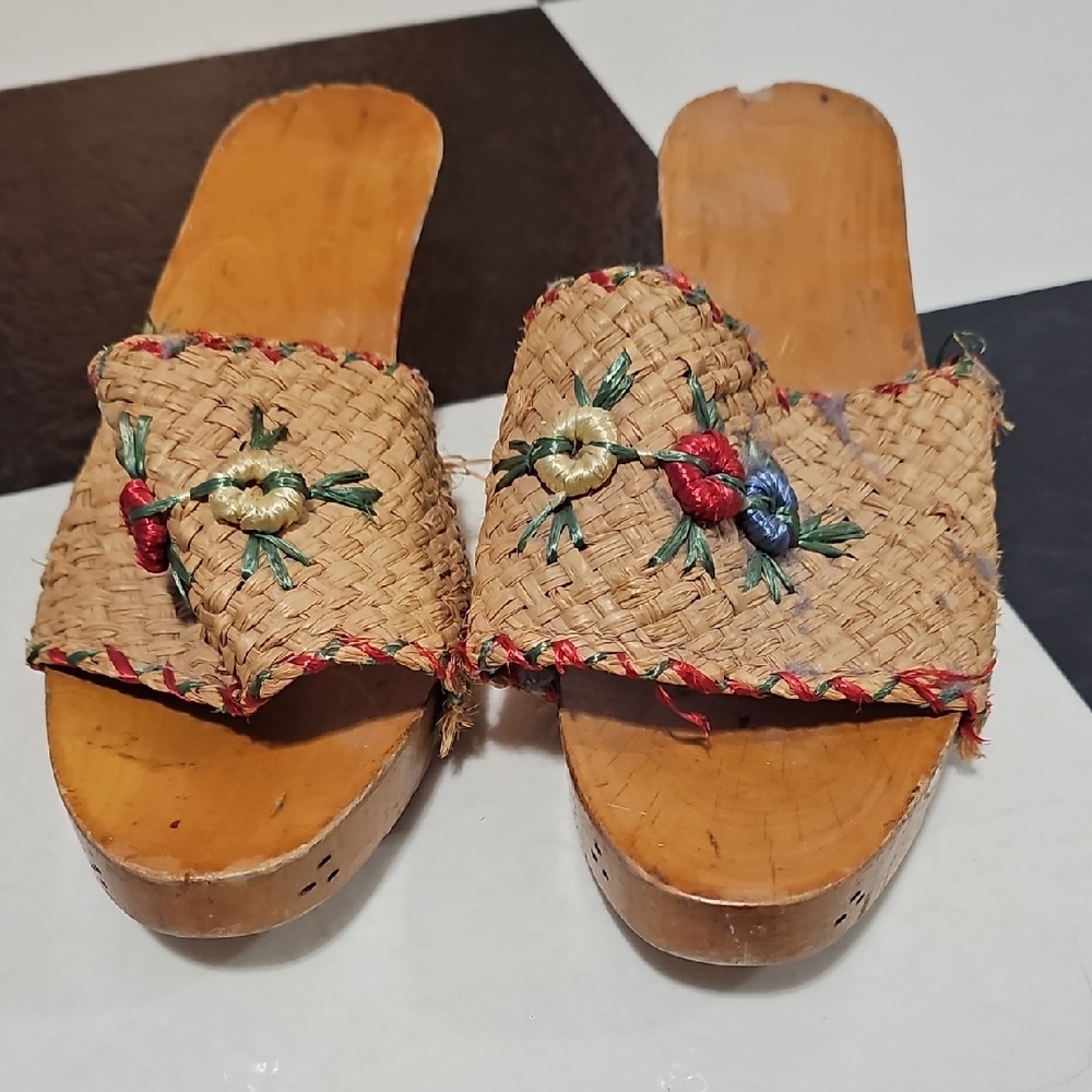 Authentic Handcrafted Woven Slide Sandals Vintage Sz 8 Carving On Heels